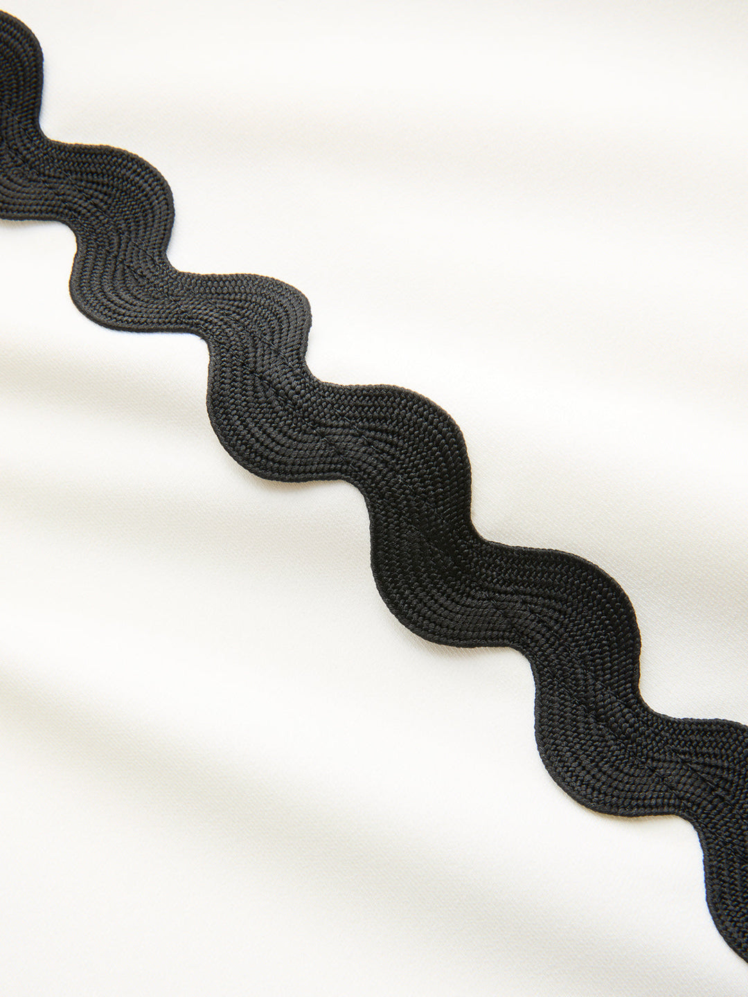 Contrast Scalloped Trim Sleeveless Midi Dress